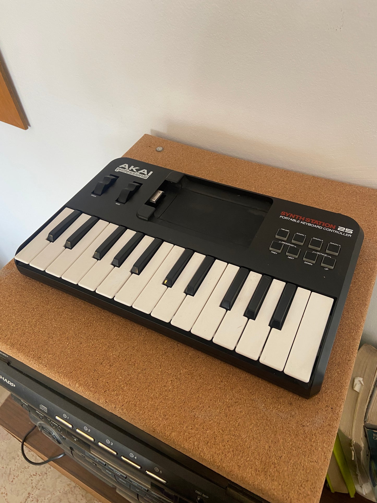 AKAI Professional SynthStation 25 Midi Keyboard