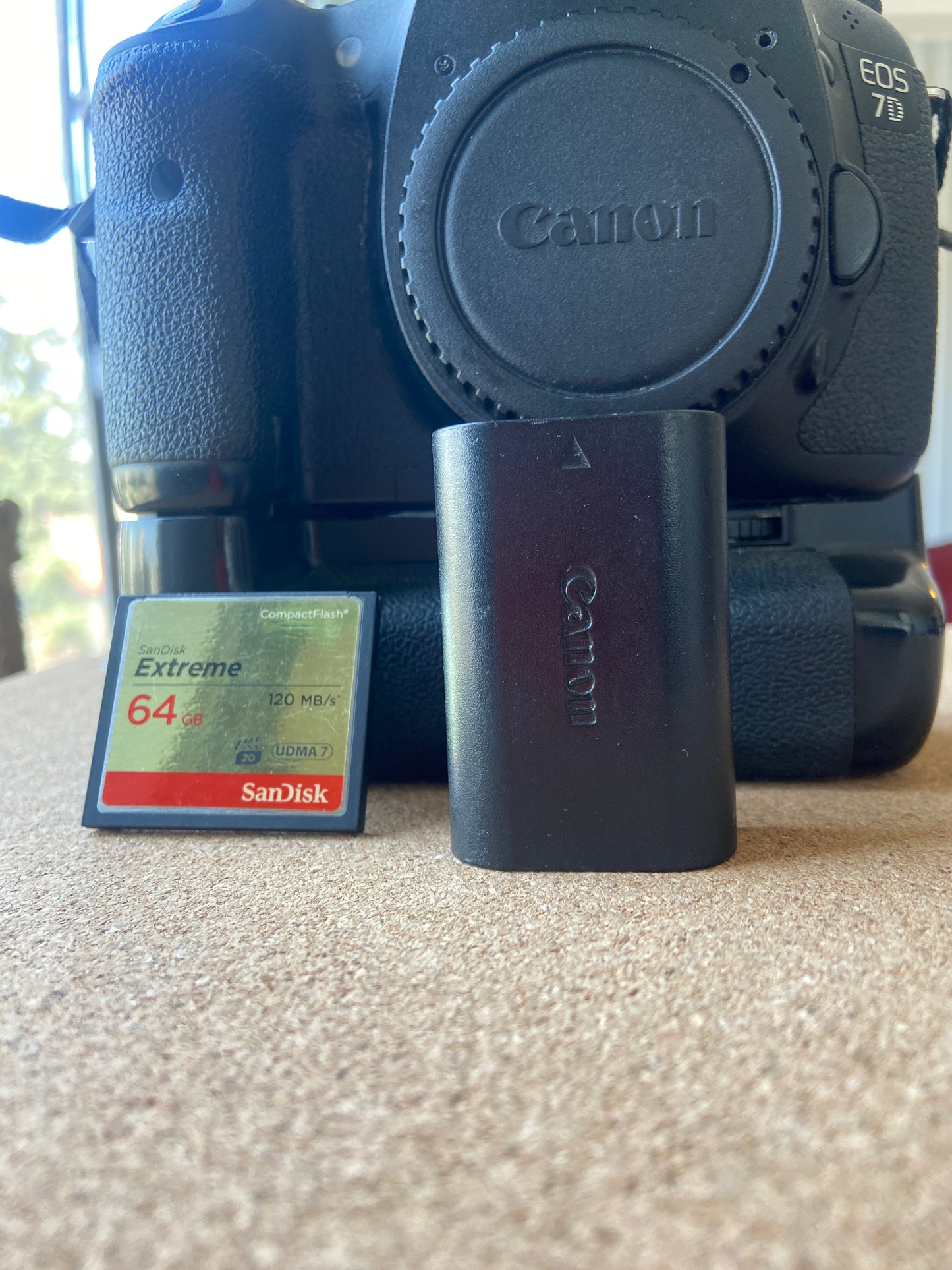 Canon EOD 7D Mark I Body + battery + Grip + CF Card 64GB (USED IN GOOD CONDITION)