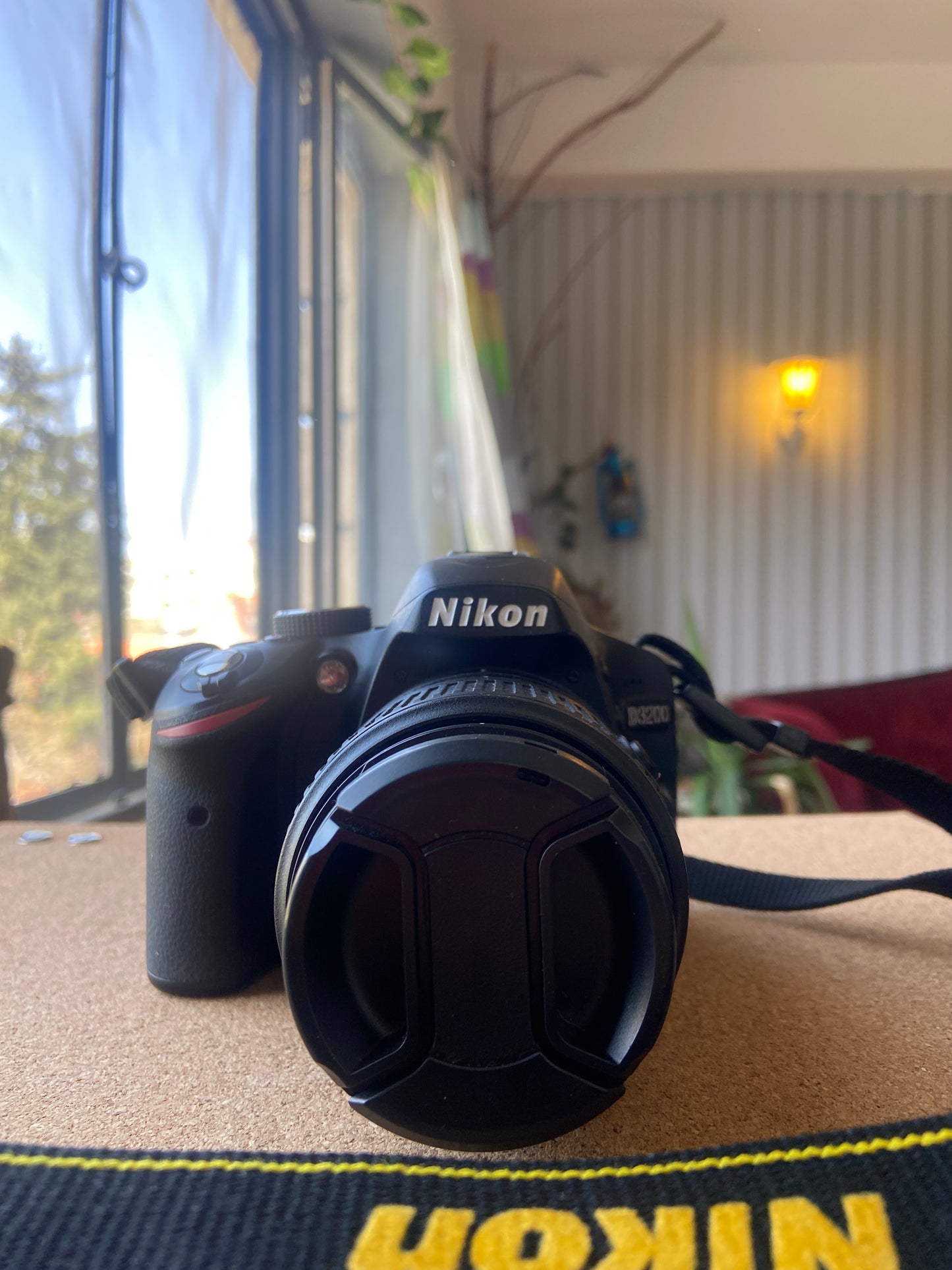 NIKON D3200 + 2 BATTERIES + CHARGER (USED IN GREAT CONDITION)