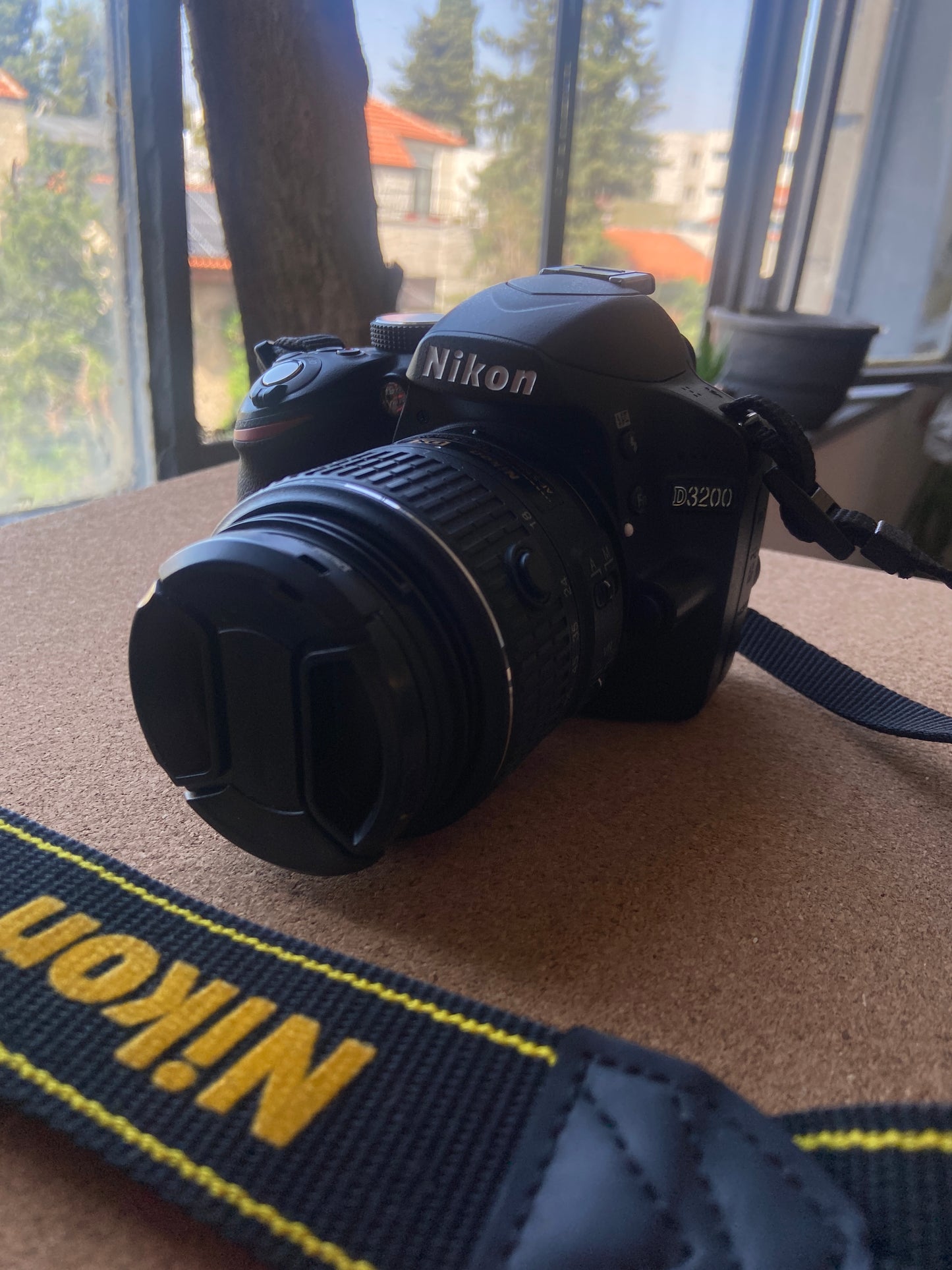 NIKON D3200 + 2 BATTERIES + CHARGER (USED IN GREAT CONDITION)